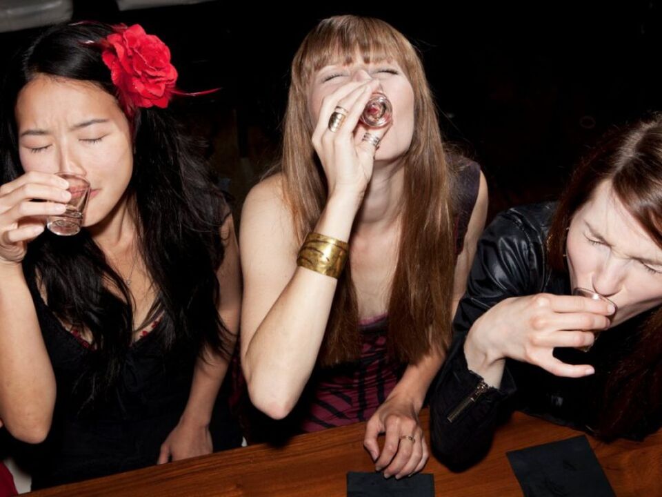 To combat alcoholism, a woman needs to break relationships with friends